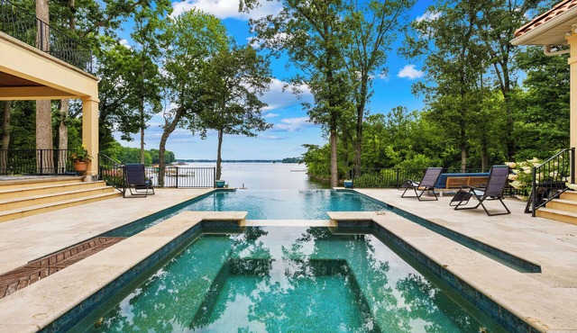 Oasis@LKN - dock, pool, hot tub, chef-kitchen, firepit, Rec-room, 20min to CLT