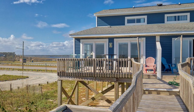 Ocean-view townhome - beach access, central AC, W/D, ocean views - dog-friendly in North Topsail Beach