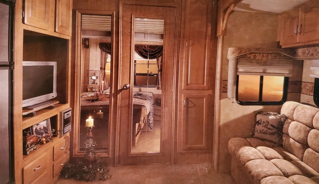 Oceanfront 2 bdrm 5th wheel on private beach