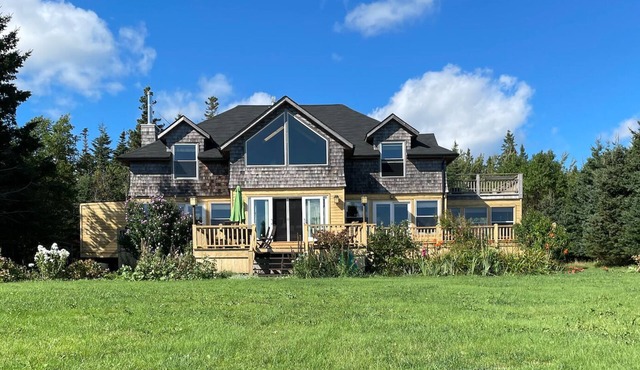 Oceanfront family vacation home on peaceful Howe Bay