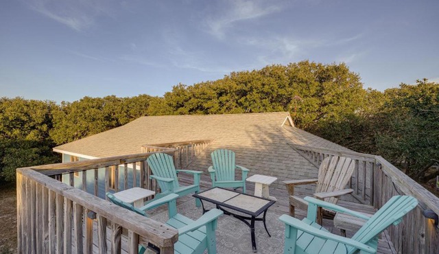 Outer Banks Retreat - Walk to Beach!