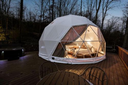 Outstanding Dome with Fire Pit and Hot-tub in Wardensville, West Virginia