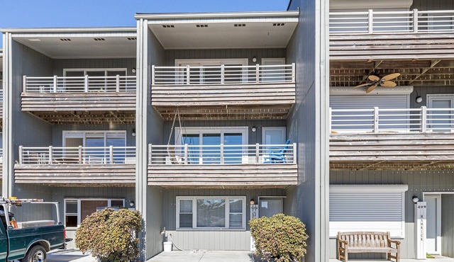 Papa Jim's Front Porch-Oceanview Condo, Community Pool, 2 min walk to Beach