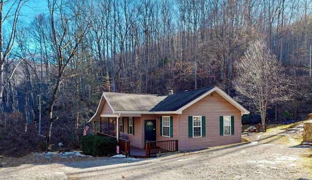 Papa's Mountain Stream Cabin
