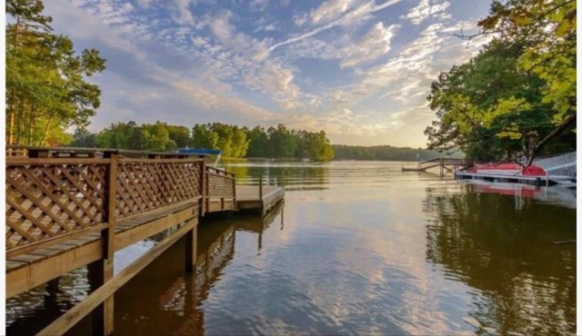 Paradise Awaits - Lakefront - Racquetball - Hot Tub - Koi Pond - Bocce