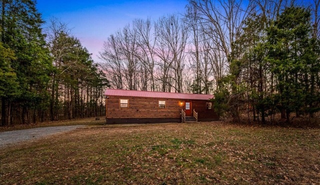 Peaceful 2BR cabin w/Firepit+ Yard* Near Nashville