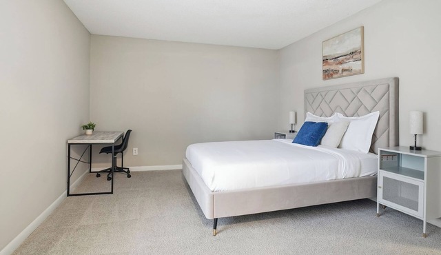 Peaceful 2BR retreat in Lawrenceville