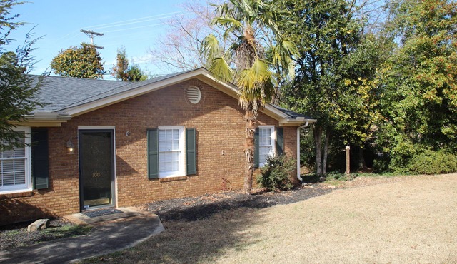 Peaceful 3-bedroom house with AC in charming Easley