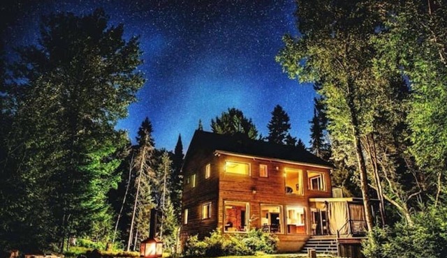 Peaceful Chalet with river