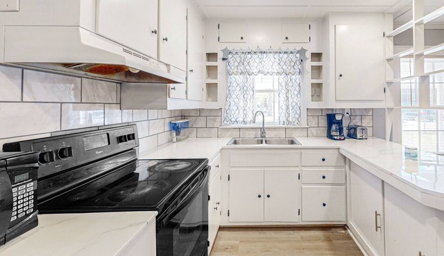 Peaceful home in downtown Atlantic with patio, grill, streaming, & washer/dryer