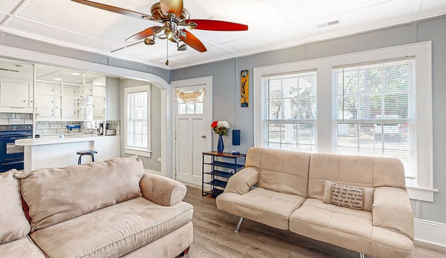 Peaceful home in downtown Atlantic with patio, grill, streaming, & washer/dryer