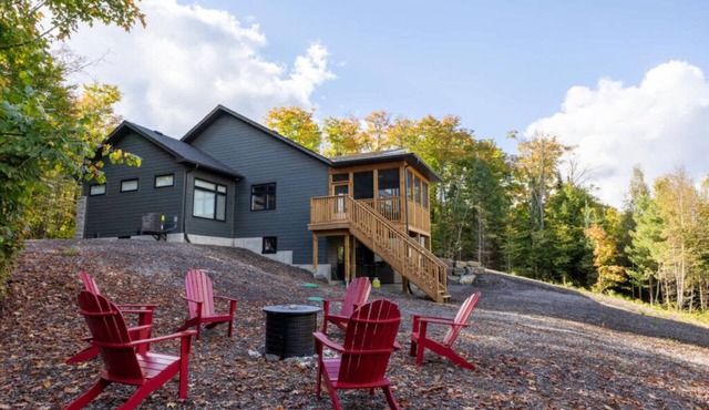 Peaceful Lake of Bays Cottage Getaway