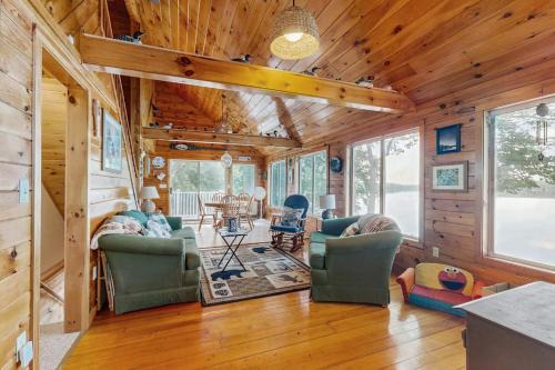 Peaceful Lakefront Escape with Outdoor Dining, Beach Access, Deck & Firepit