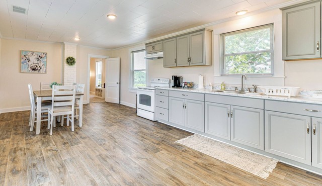 Peaceful Lenoir Home w/Valley & Mountain Views!