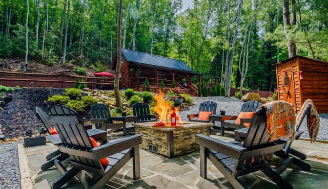 Peaceful Luxury in the Smokey Mountains w Hot Tub and Pet Friendly Cabin B