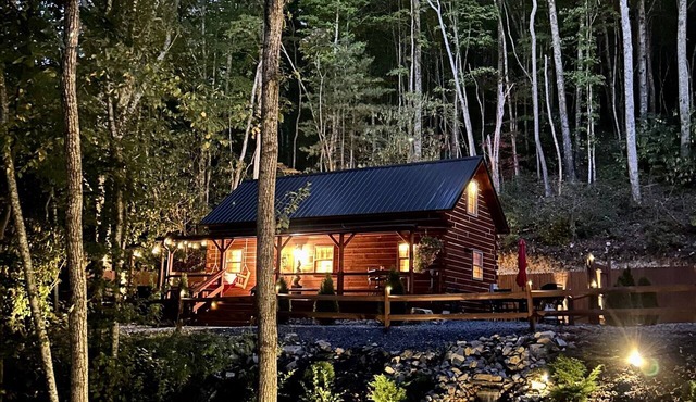 Peaceful Luxury in the Smokey Mountains Hot Tub Pet Friendly