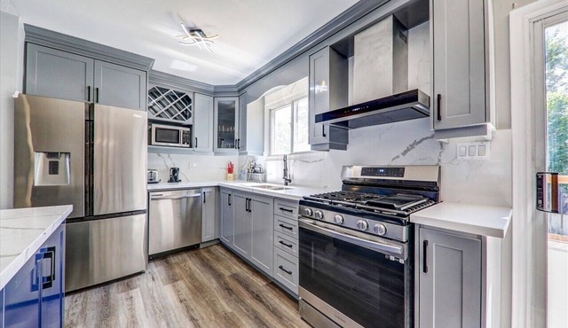 Peek-A-Boo Modern All Season Cottage