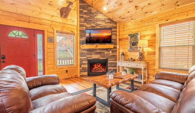 Perfect Cabin Getaway! Built in 2021 with Hot Tub