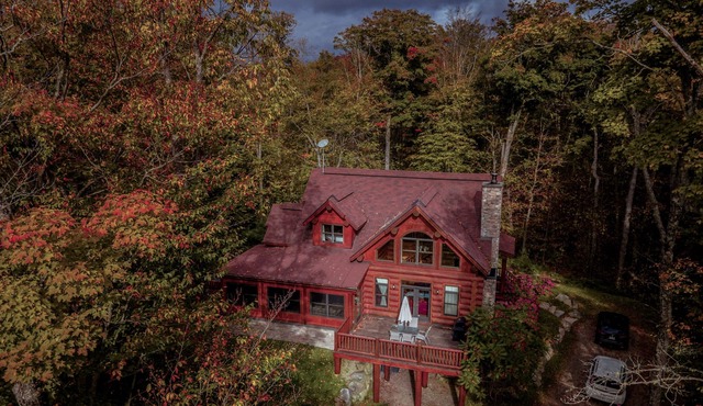 Perfect Family Cottage - 4 Bedrooms with Lake Access, Hot Tub and Pool Table