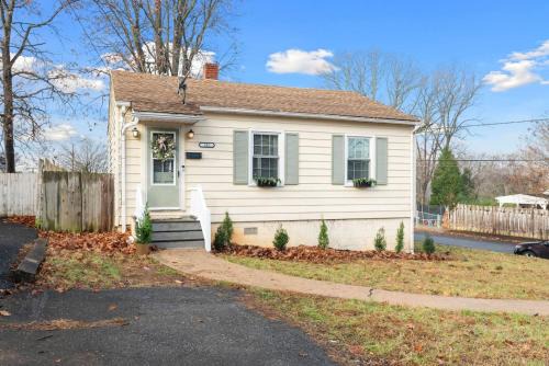 Perrymond - Cozy Cottage, 10 Min To Downtown, Near LU & UL