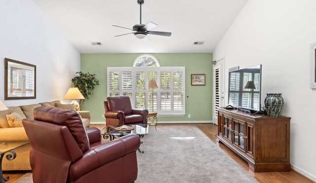 Pet-Friendly 3 bedroom/3 bath townhouse at Sunset Beach, NC