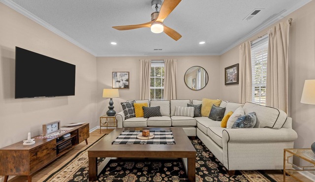 Pet-Friendly 3BR w/Fenced Yard & King Bed Near Downtown