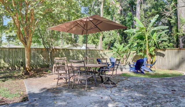Pet Friendly 4 Bedroom Fully Fenced Backyard