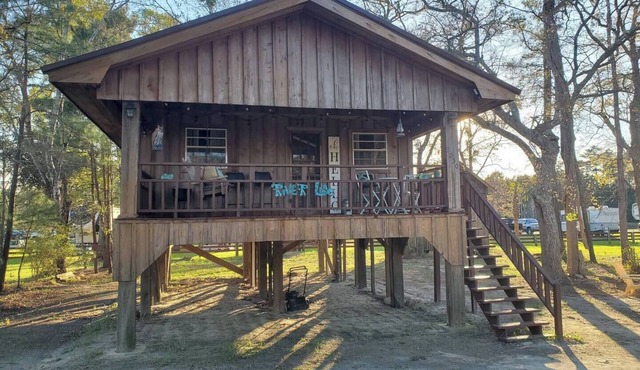 Pet Friendly cabin with stunning view of the Waccamaw River