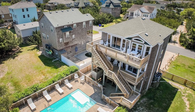Pet Friendly, fenced in Yard and Huge Pool! Sound Views, 2 min walk to Ocean
