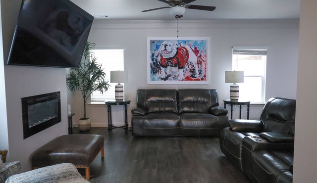 Pet-friendly home minutes from Downtown/UGA Campus