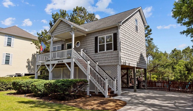 Pet Friendly, Oceanside Interior Home Private Pool, Golf Cart, and Easy Access.