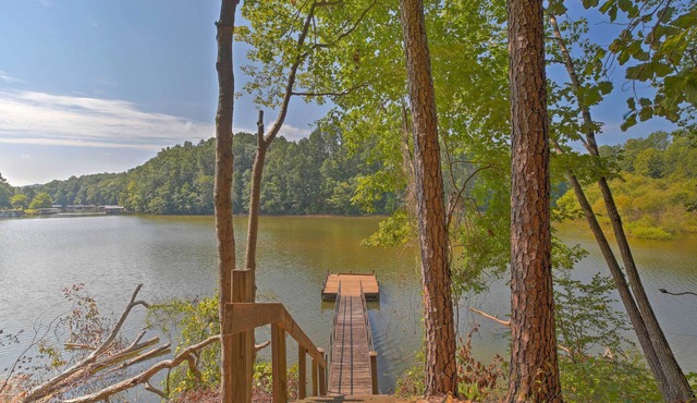 Pet-Friendly Toccoa Home w/Deck + Lake Access!