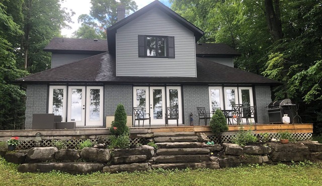 Pigeon Lake Luxury close to town of Bobcaygeon