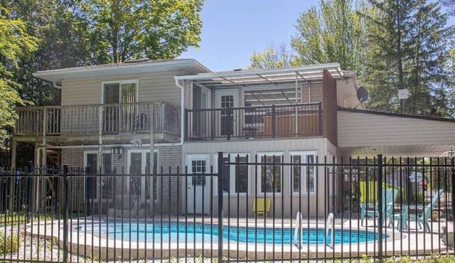 Pigeon Lake View - Kawartha Lakes Cottage w/Pool, Firepit & Unlimited Wi-Fi