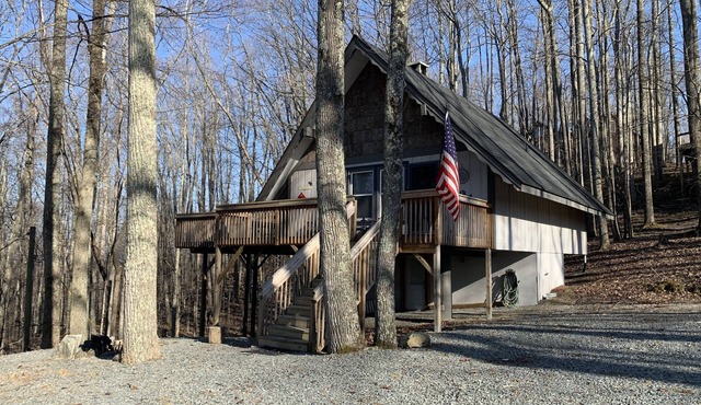 Pine Ridge retreat on Beech Mountain, quiet with fireplace and mountain views!