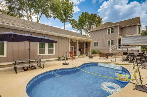 Poolside Bliss! Family Home 1 Mi to Dtwn Jefferson