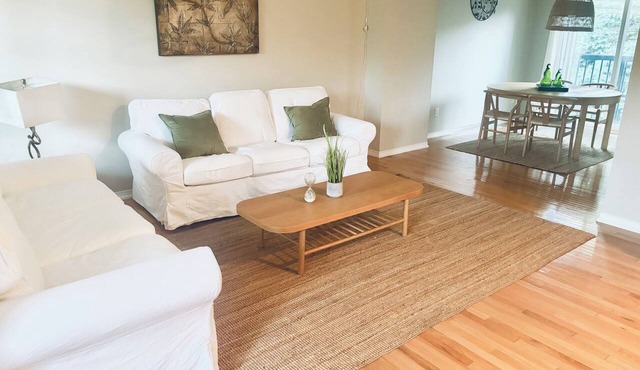 Premium 3BR Oakville/Pool, Gym and parking, close to all HWYS & shops
