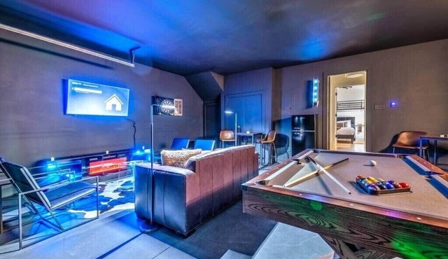 Premium Home Rooftop Pool Table 13 Beds