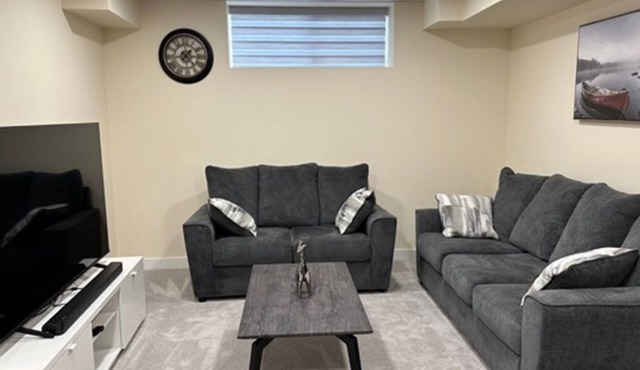 Private Cozy 1 Bedroom Basement Suite
