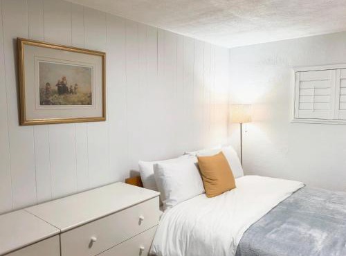 Private Cozy 2bdrm Sleep5pp Metrotown! Free Parking! Self Check-in!