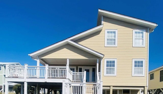 PRIVATE DOCK - INTERCOASTAL WATERWAY VIEWS: 5 Bedrooms, 4 Baths, Large Porch!