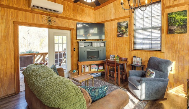 Private Hot Tub, Deck & Mtn Views! Hickman Retreat