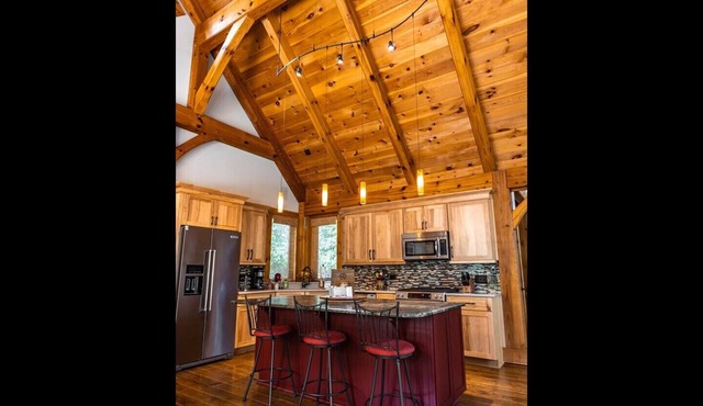 Private, Luxurious, Lakefront Home 4BS12