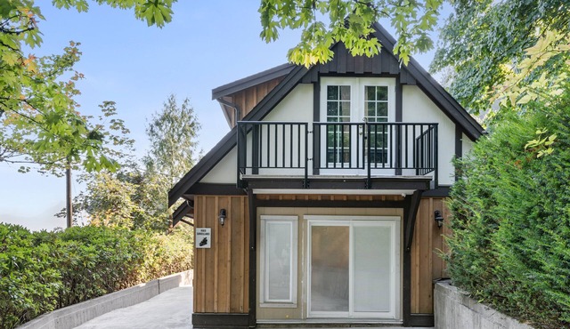 Private Mountainside Home - close to hiking trails and rivers.