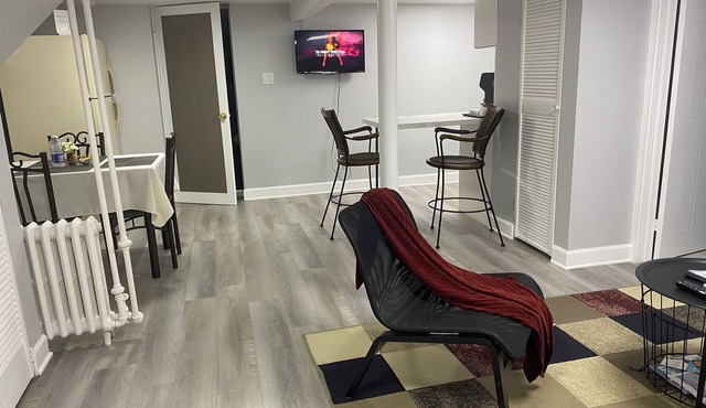 Private one-bedroom apartment with separate entrance + free parking