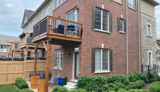 Private One bedroom Suite. B and B on main floor