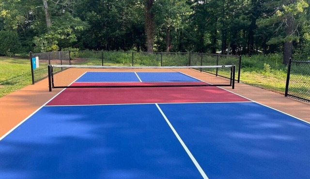 Private Pickleball Court, Hot Tub and Fire Pit