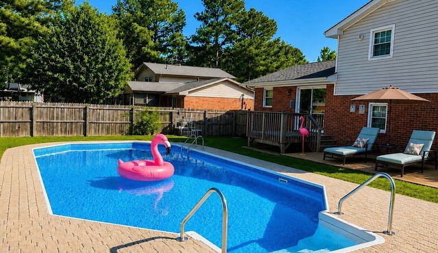 Private Pool retreat + Downtown Clayton