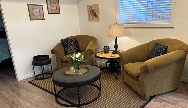 Private suite steps away from the ferry and some of Powell River's best dining.