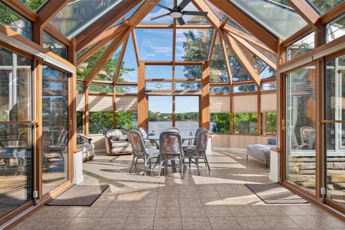 Private Waterfront Villa 9 BR Peaceful